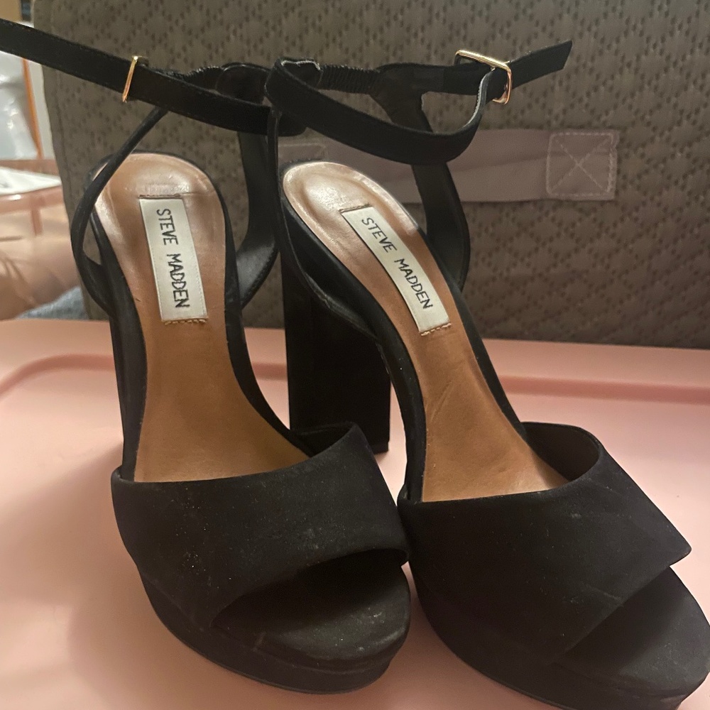 Steve Madden Black suede platform sandal